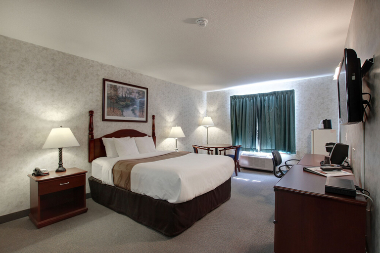 Bedroom 3, Ramada by Wyndham Nisku Edmonton Airport, Division No. 11