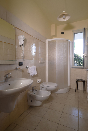 Bathroom 4, Medimare Residence Club, Messina