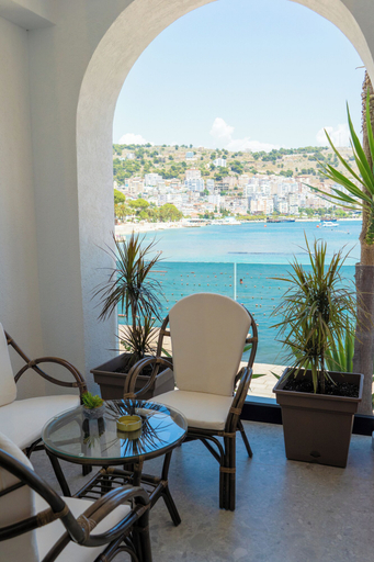 Others 5, Adam & Eve Suites, Sarandës