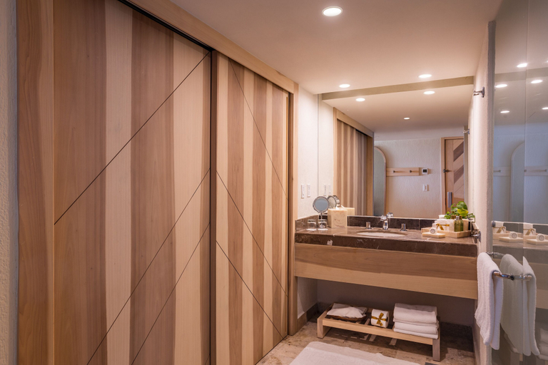 Bathroom 5, Dreams Aventuras Riviera Maya All Inclusive, Cozumel