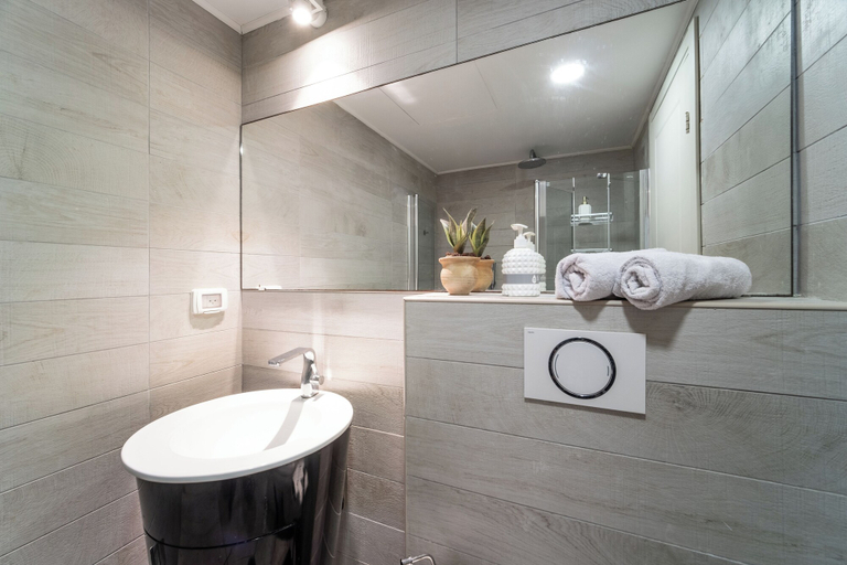 Bathroom 2, Stylish 1BR Beach-Front Apt w Sea View