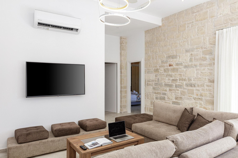 Room 4, Mandana Villa - With Heated Pool Jacuzzi, Crete
