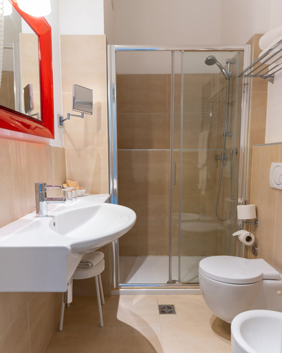 Bathroom 4, Hotel Universal Terme, Padua