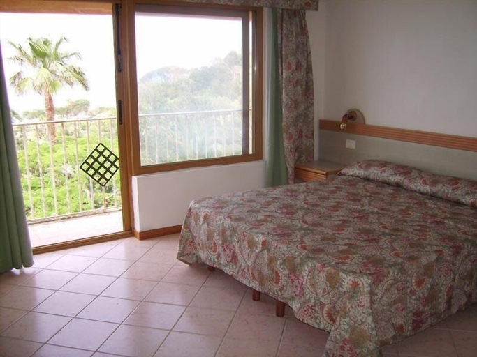 Bedroom 3, Cala Petrosa Resort, Vibo Valentia
