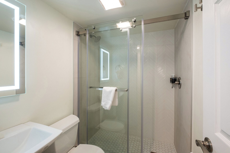 Bathroom 4, The Forum, Cape May