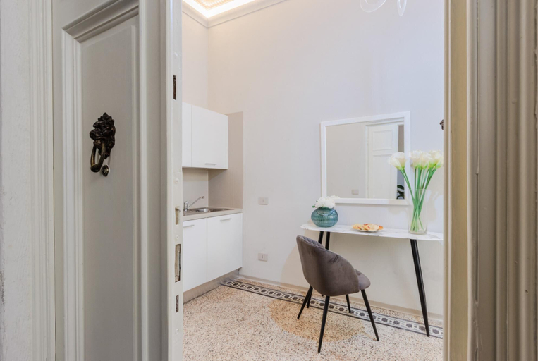 Room 2, Gallo Cedrone a Home With Outdoor, Lucca