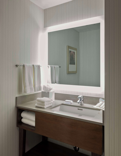 Bedroom 4, Hilton Garden Inn Long Island City New York, New York