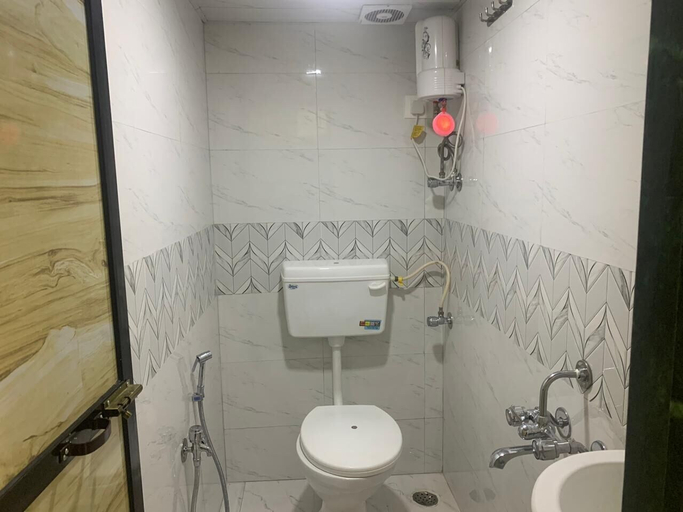 Bathroom 4, Hotel Sai Plaza, Mumbai Suburban