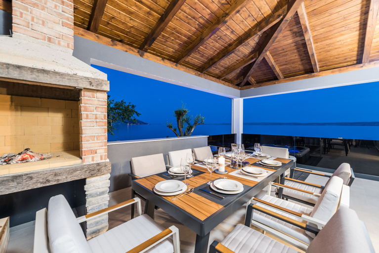Food & Drinks, Luxury Villa Solis, Karlobag