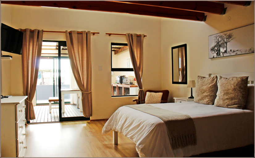 Bedroom, Tortoise Trail Lodge, West Coast