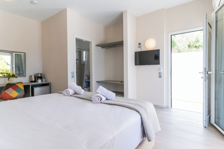 Bedroom 5, Cape Blue Suites, Thessaly