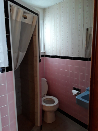 Bathroom 3, Gladstone Motel, Delta