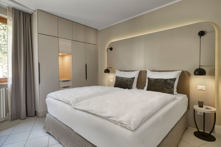 Bedroom 4, June Stay Lake Garda, Verona