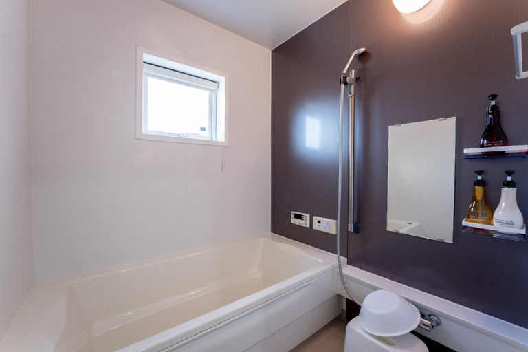 Bathroom 4, Crystal Besso Shirahama, Shirahama