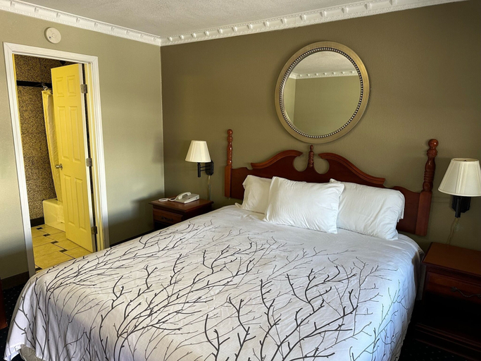 Bedroom 2, Western Village Inn, Mendocino