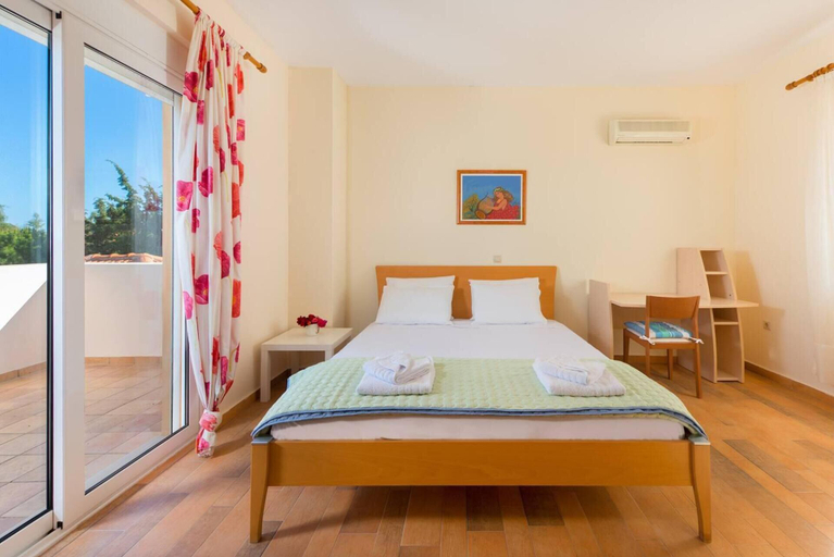 Room 3, Stunning 5-bed Villa in Gennadi!, South Aegean