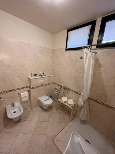 Bathroom 5, Hotel Airone Isola d'Elba, Livorno