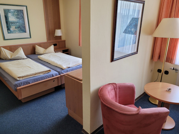 Bedroom 2, EMS Hotel, Emden