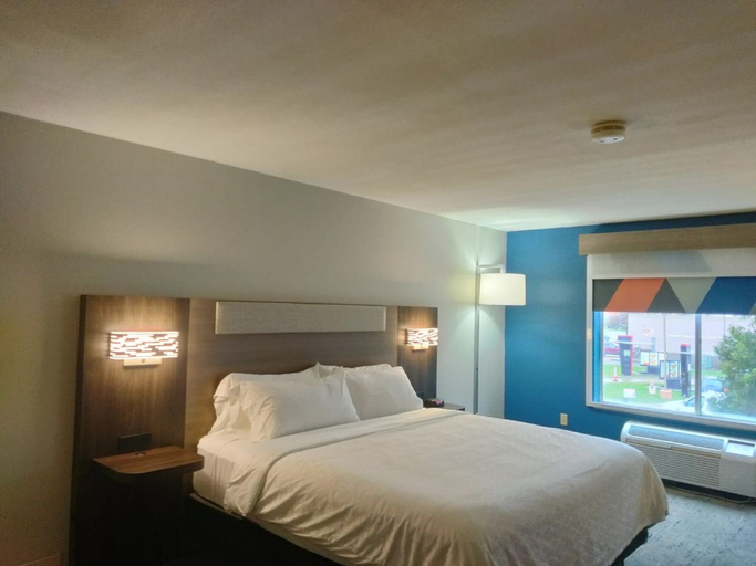 Bedroom 4, Holiday Inn Express LAPEER by IHG, Lapeer
