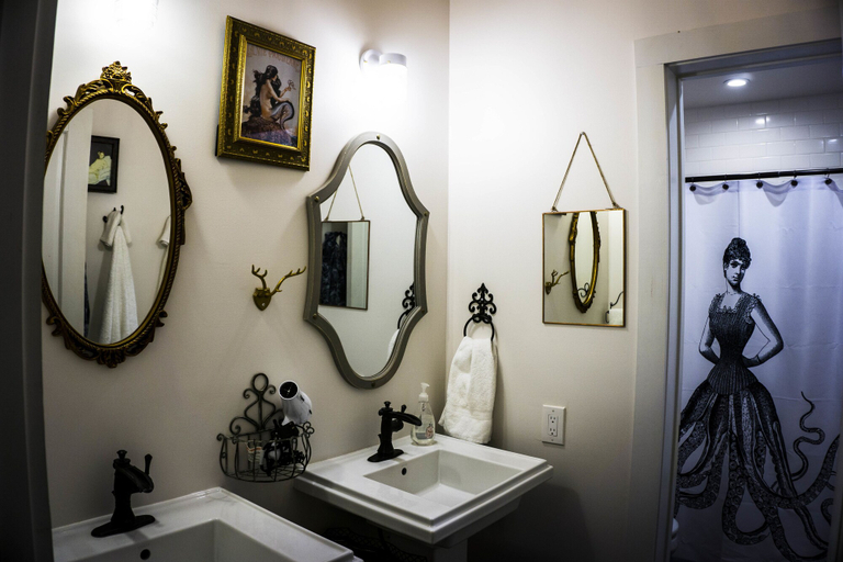Bathroom 4, Painted Lady Bed & Brew, Bernalillo