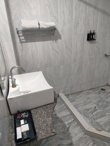 Bathroom 4, TGI Jahaj Mahal Resort, Dhar
