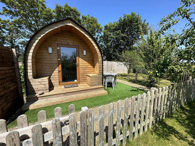 Exterior & Views 2, Luxury Glamping Pod With Hot Tub, fee Applies, Lincolnshire