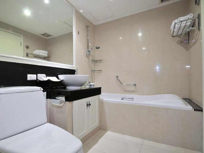 Bathroom 7