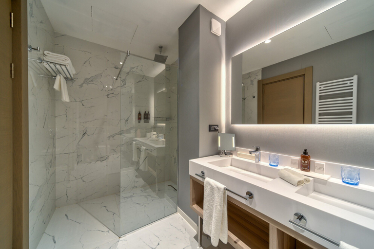 Bathroom 5, Hyatt Regency Kotor Bay Resort
