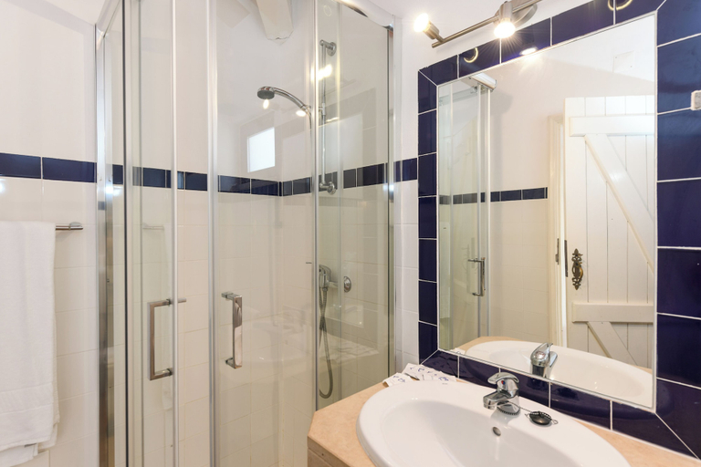Bathroom 5, Pedras d'el Rei, Alcoutim