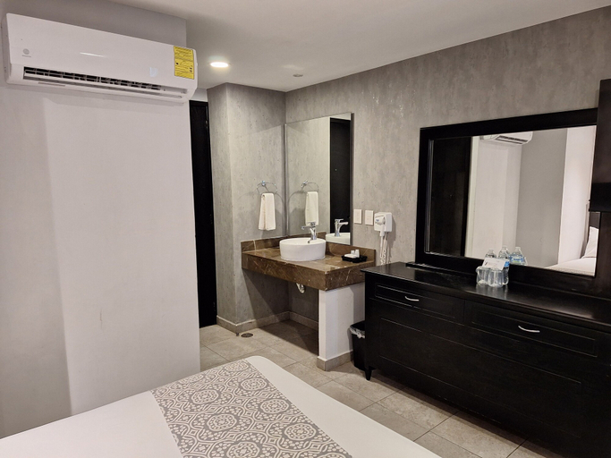 Bathroom 5, Hotel Costa Verde, Veracruz