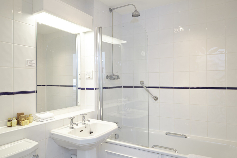 Bathroom 5, The Royal Hotel, Isle of Wight