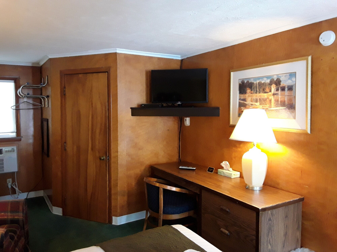 Bedroom 4, Gladstone Motel, Delta