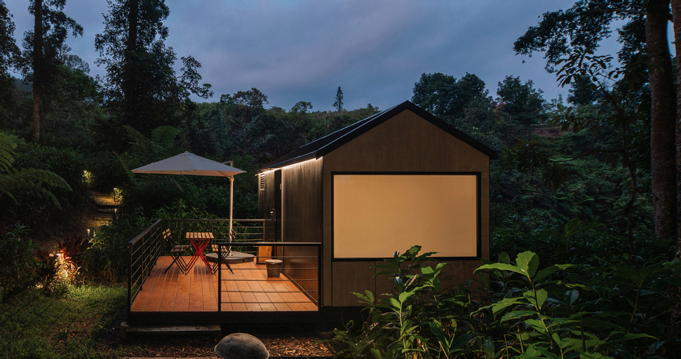 Exterior & Views 12