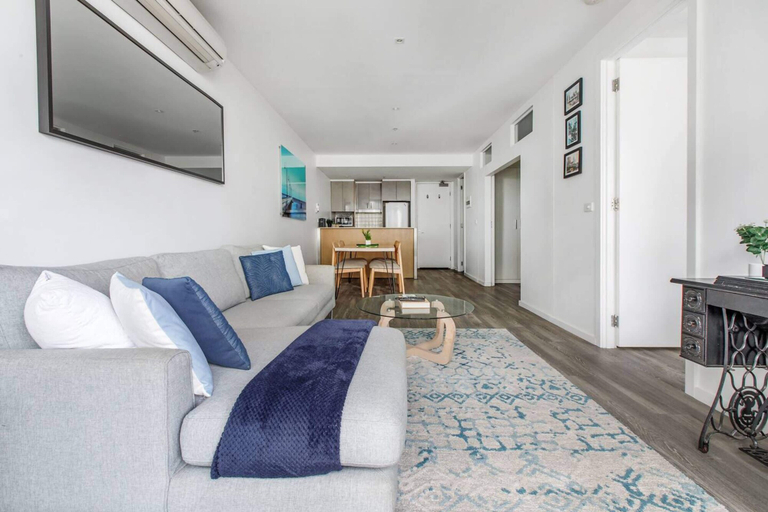 Others 5, Beautiful 2BR APT With Balcony, Pool and Gym, Melbourne