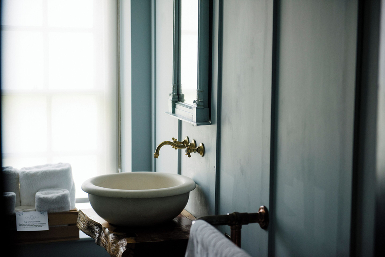 Bathroom 4, Le Petit Chateau & William de Percy, Northumberland