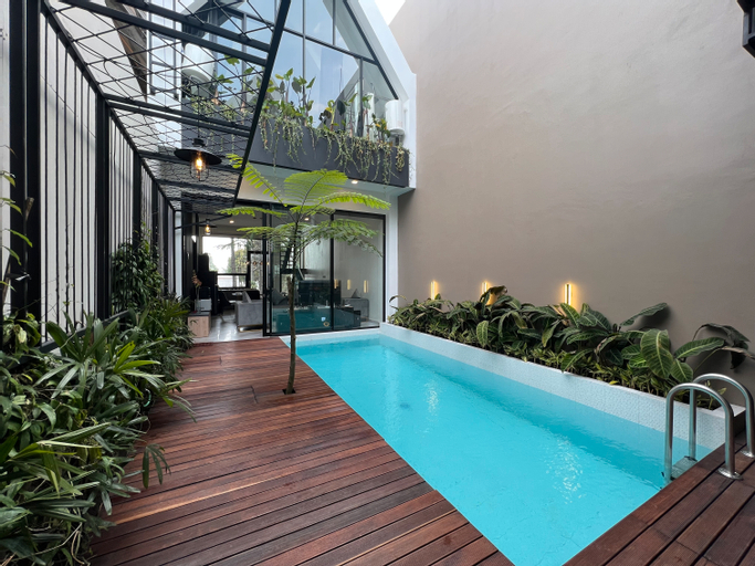 Swimming Pool 18