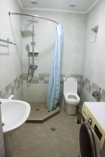 Bathroom 3, Old Radio, Samarkand