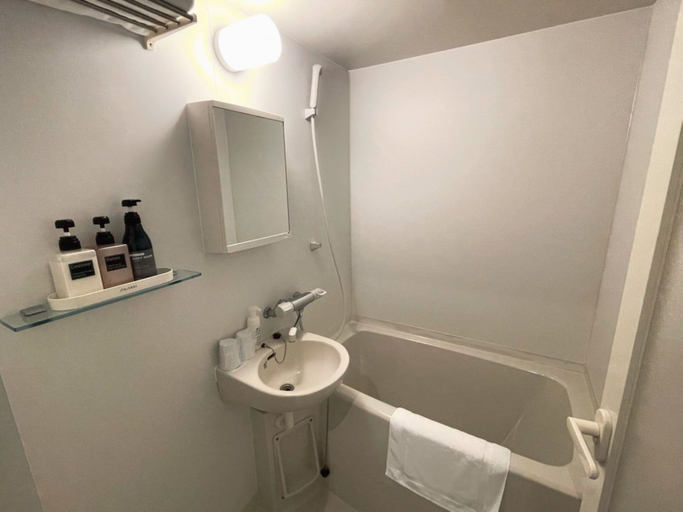 Bathroom 4, Shinjuku Sun Park Hotel, Shinjuku