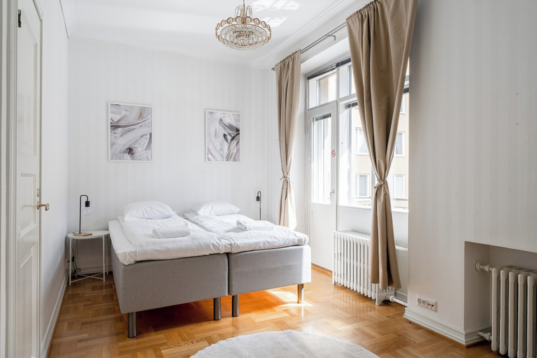 Bedroom 2, Historical 2BR Apartment with Sauna & Great Location, Pirkanmaa