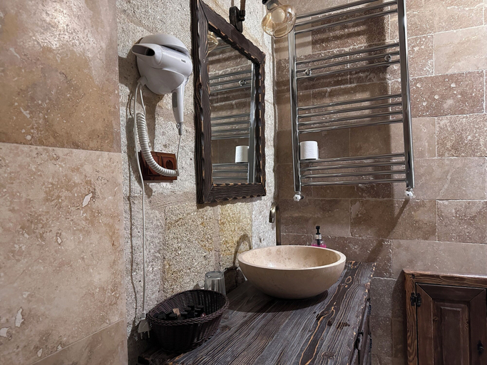 Bathroom 5, Under Cave Hotel, Ürgüp
