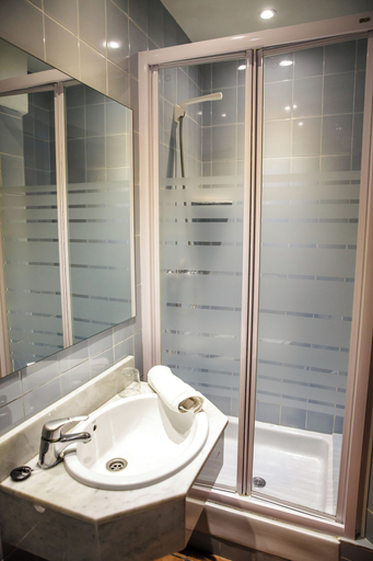 Bathroom 4, Hotel Can Solé, Tarragona