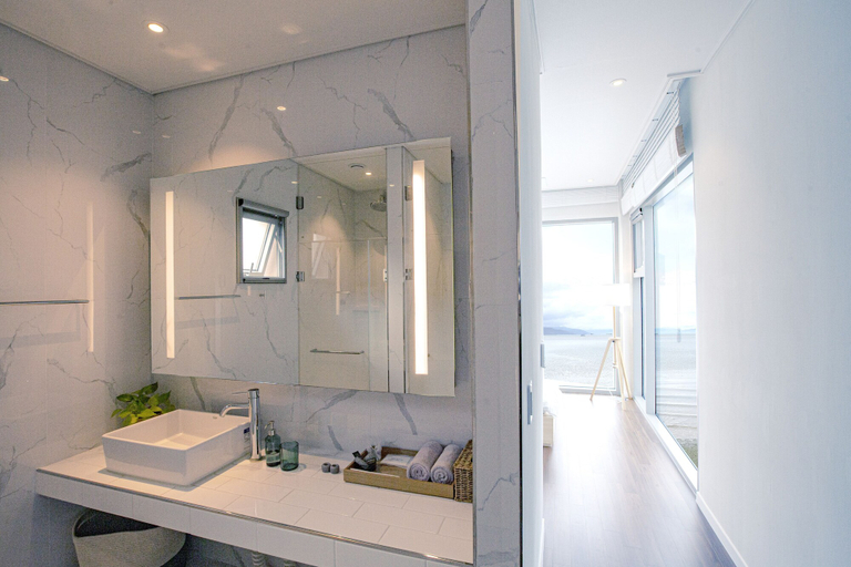 Bathroom 3, bay591, Namhae