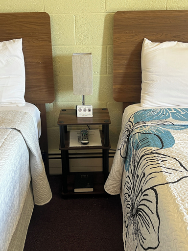Bedroom 3, Midtown Inn & Suites, Otero