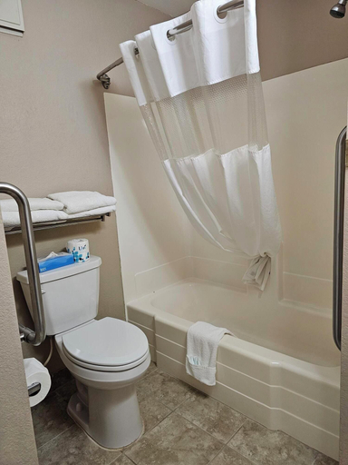 Bathroom 3, Crookston Inn & Convention Center, Polk