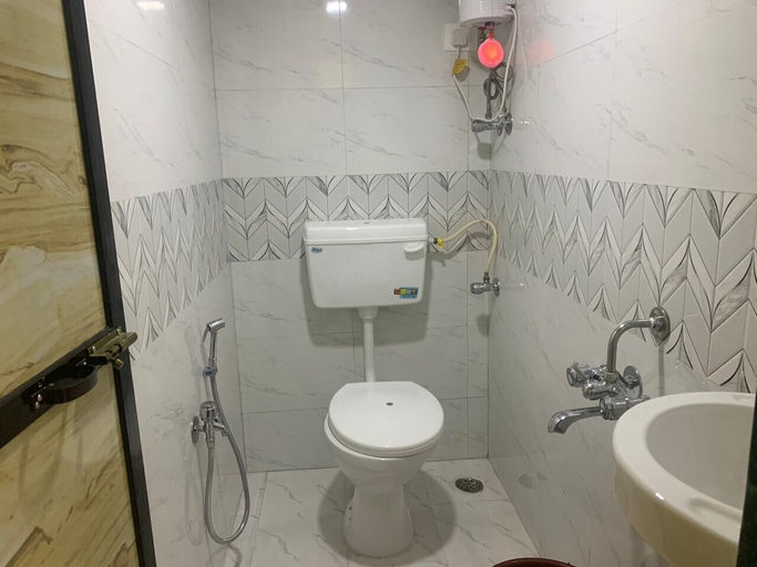 Bathroom 5, Hotel Sai Plaza, Mumbai Suburban