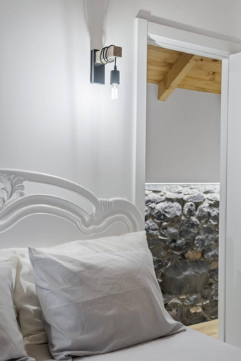 Room 5, Mountain Retreat by Homie, Porto Moniz