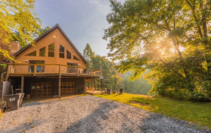 Exterior & Views 2, Three Little Bears Retreat, Swain