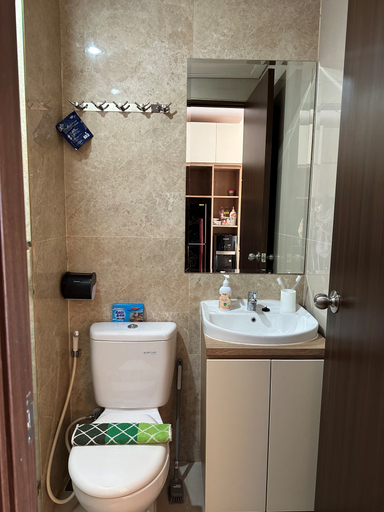 Bathroom 5, Apple Tree Studio Apartemen Transpark Bintaro, South Tangerang