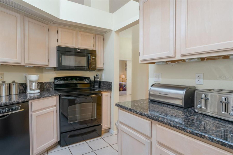 Private kitchen 4, Immaculate Villa in Kissimmee South Facing Pool, Osceola