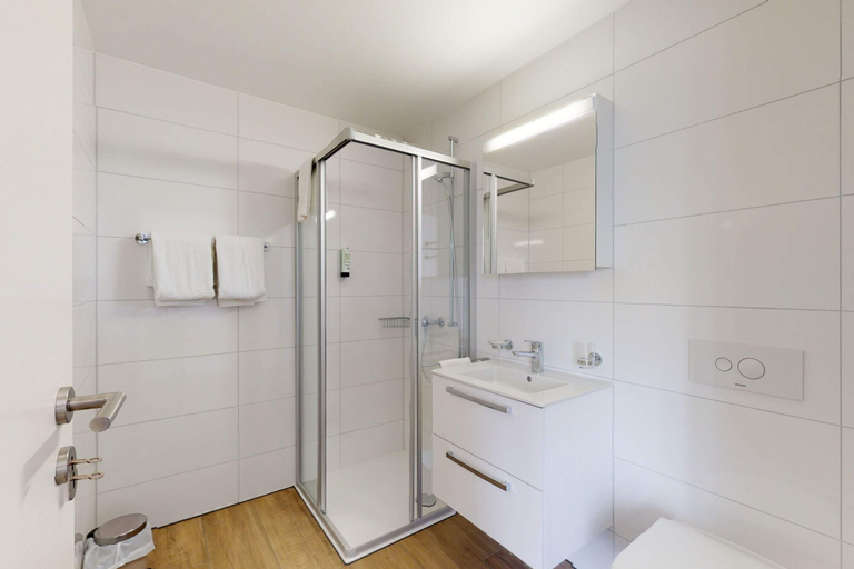 Bathroom 4, Lodges Hotel Morges, Morges